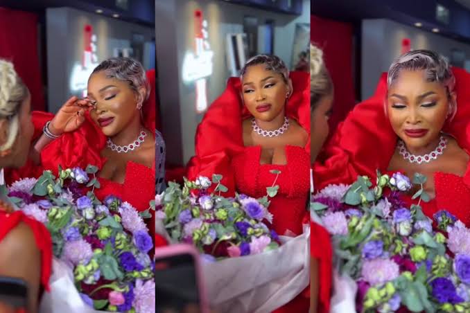 Watch moment Mercy Aigbe in tears as she gets surprise bouquet at movie premiere - Loadedmore.ng